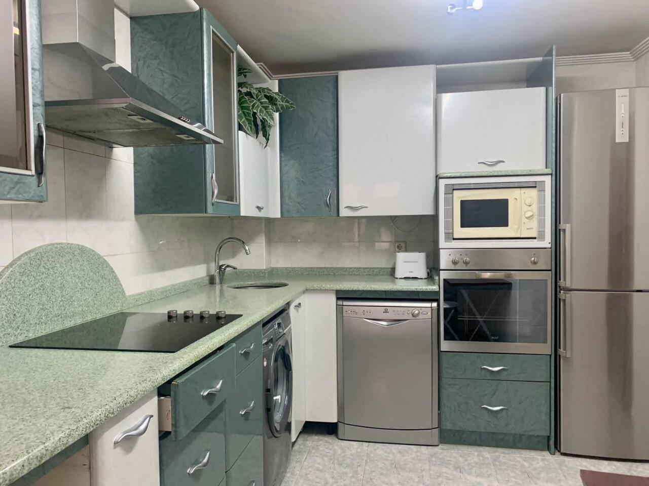 Apartamento Centrico Y Comodo Vitoria-Gasteiz Bagian luar foto