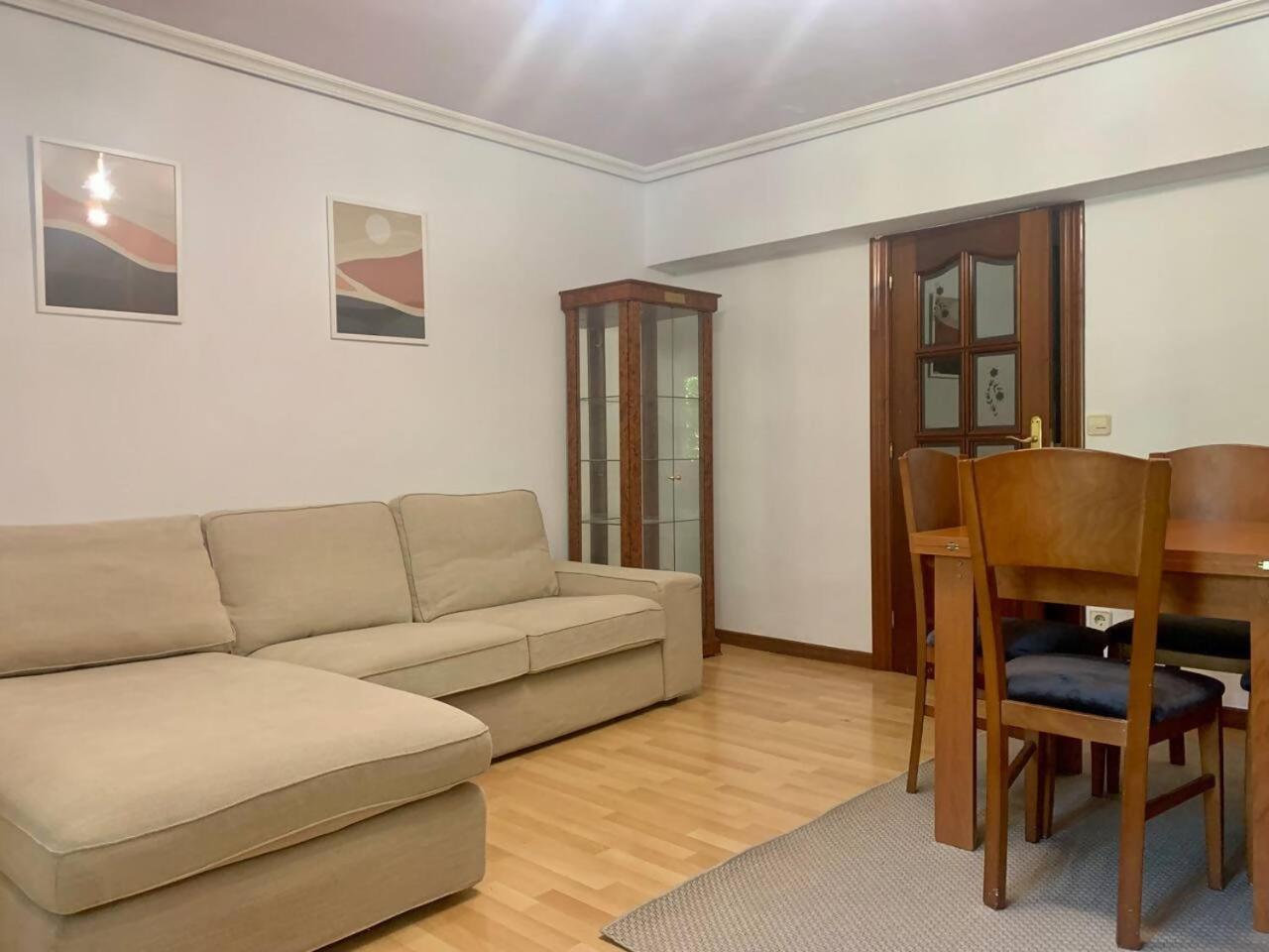 Apartamento Centrico Y Comodo Vitoria-Gasteiz Bagian luar foto