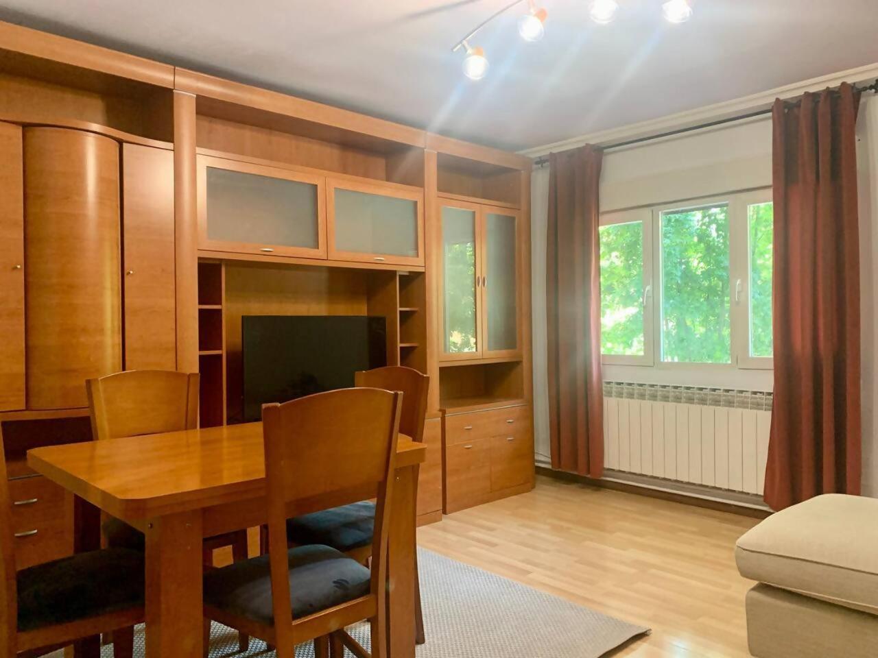 Apartamento Centrico Y Comodo Vitoria-Gasteiz Bagian luar foto